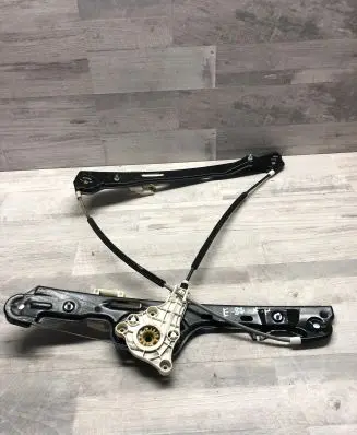 BMW 1 E81 E87 Front door electric window regulator E218