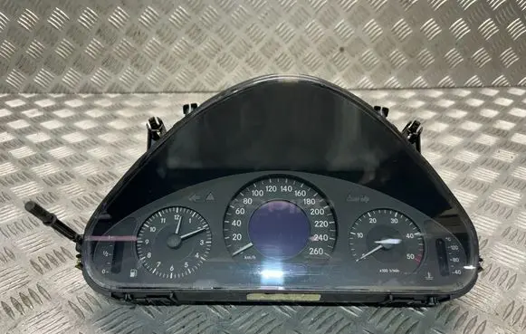 Speedometer (instrument cluster)