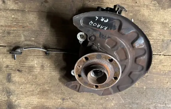 Front wheel hub