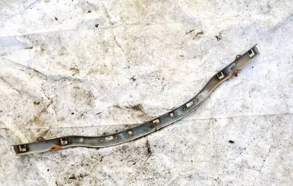 Nissan X-Trail T30 Front bumper mounting bracket 622408h700