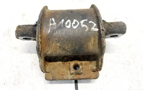 Mercedes-Benz E W210 Engine mount bracket