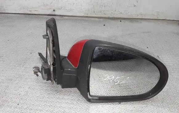 Mitsubishi Colt Front door electric wing mirror 7632A172