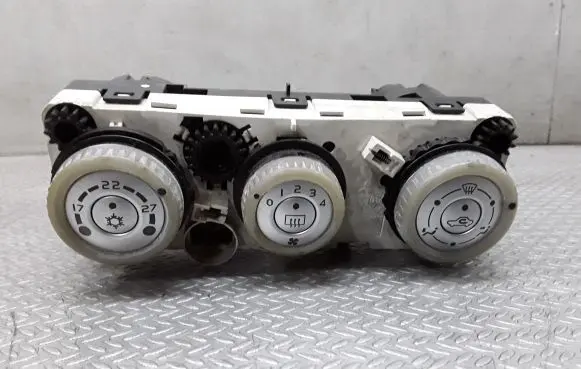 Mitsubishi Colt Climate control unit 69667301