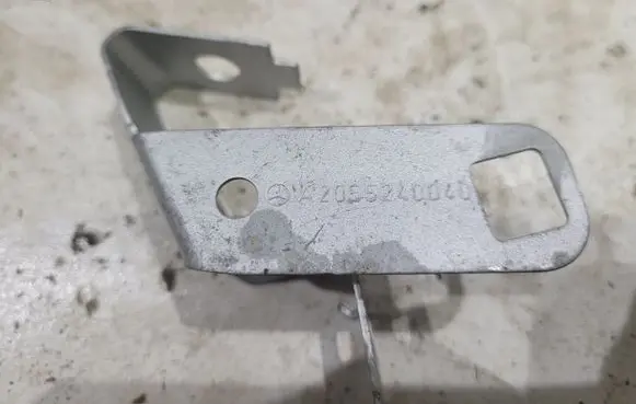 Mercedes-Benz C W205 Front bumper mounting bracket 