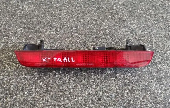 Nissan X-Trail T30 Third/center stoplight