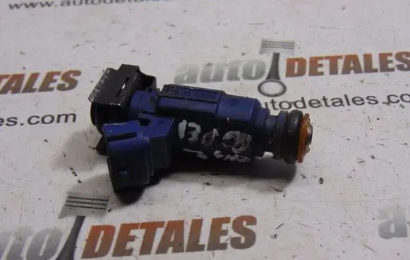 Hyundai i30 Fuel injector 353102B000