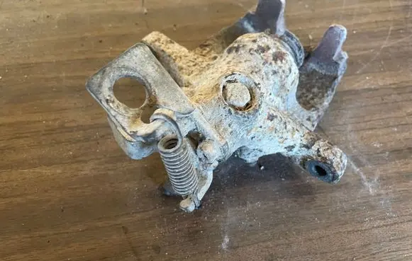 Ford Mondeo Mk III Rear brake caliper
