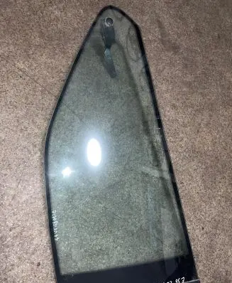 Rear vent window glass