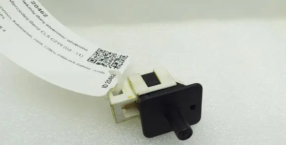 Mercedes-Benz CLS C219 Front door sensor coupe 2028209410