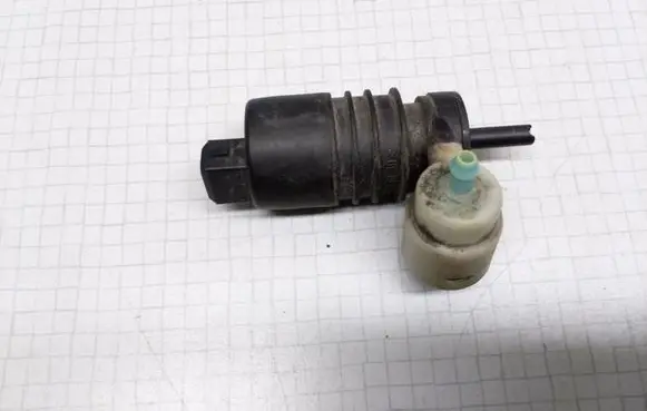 Opel Astra G Windshield washer spray nozzle 