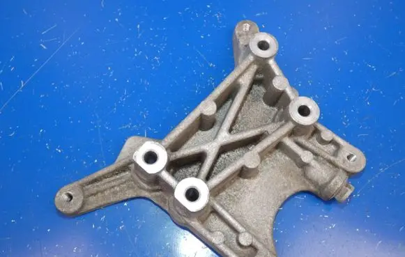 Fiat 500X Engine mounting bracket 55253024