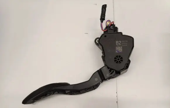 Nissan Qashqai J12 Accelerator throttle pedal 180026UA1B