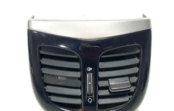 Hyundai i40 Rear air vent grill 846423Z001