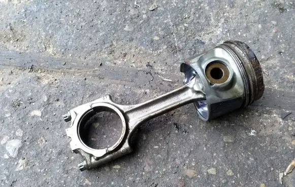 Volvo V70 Piston with connecting rod 81L79