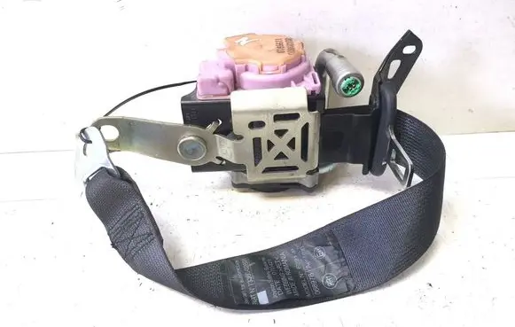 Rear seatbelt