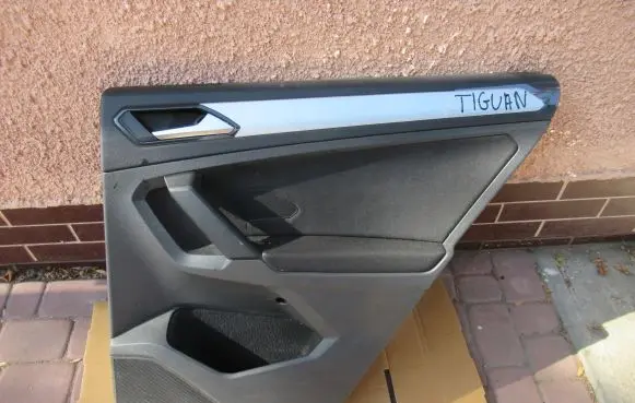 Volkswagen Tiguan Rear door card panel trim