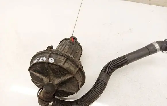 Audi A6 S6 C5 4B Secondary air pump 06A959253B