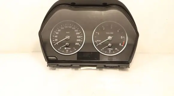 BMW 2 F45 Clock 17649411