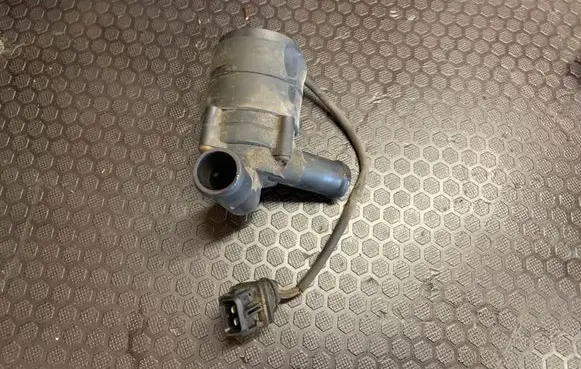 Toyota Avensis T270 Webasto circulation pump for autonomous heater 70207321 8R1889530B 478081337