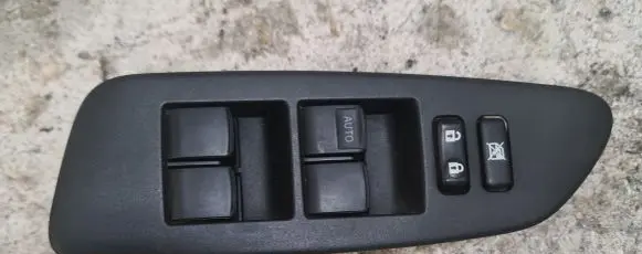 Toyota Auris 150 Electric window control switch