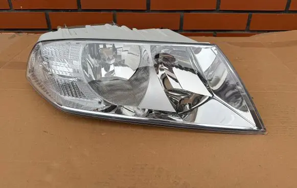 Skoda Octavia Mk2 (1Z) Headlight/headlamp 1Z1951018P