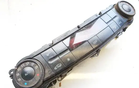Mercedes-Benz E W211 Climate control unit 2118302290 00021108