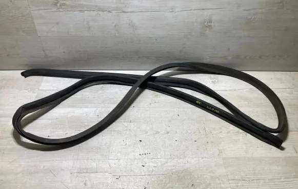 Bentley Mulsanne Seal rubber (tailgate) 