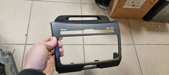 Radio/GPS head unit trim