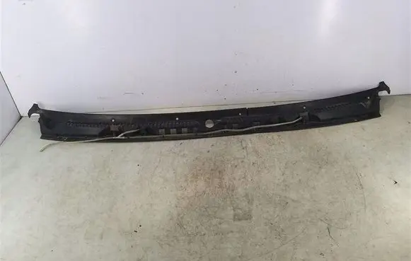 Suzuki Vitara (ET/TA) Wiper trim 