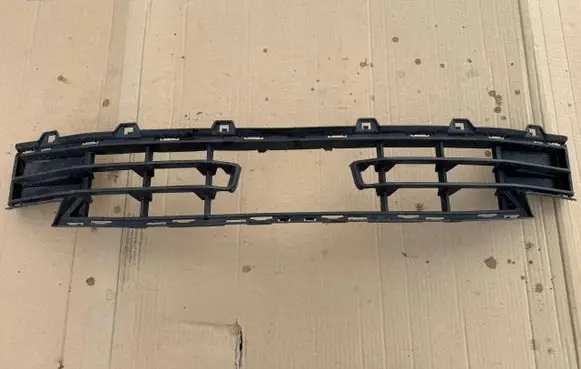 BMW 1 F40 Front bumper lower grill 7477772