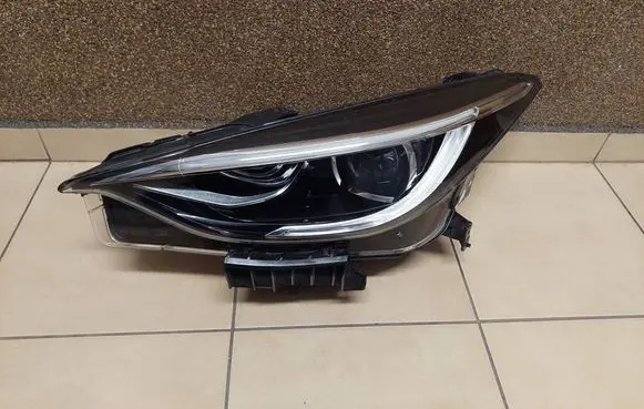 Infiniti QX30 Headlight/headlamp 90070681