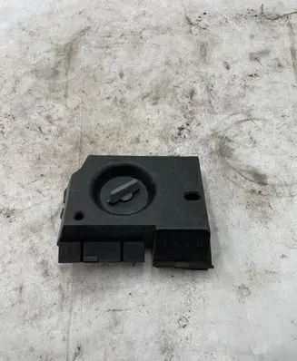 Audi A6 S6 C4 4A Tail light bulb cover holder B5831BL