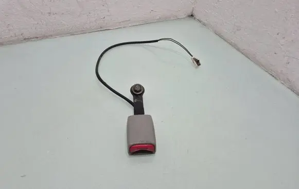 Nissan X-Trail T30 Front seatbelt buckle 