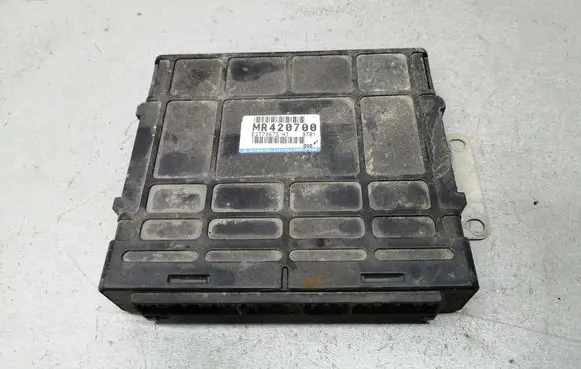 Mitsubishi Space Wagon Engine control unit/module MR420700 E2T73675
