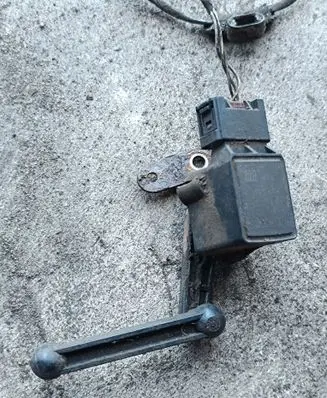 Headlight/headlamp level sensor