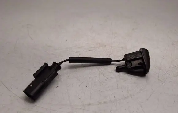 BMW 5 E60 E61 Windshield washer spray nozzle 7054447 61667054447 61667160442