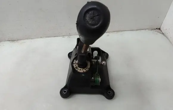 Toyota Corolla Verso E121 Gear shifter/selector 335300F010