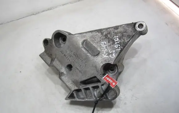 Volkswagen Golf V Engine mounting bracket 03G199207G V560KTS152