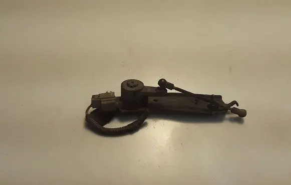 Opel Insignia B Air suspension front height level sensor 84084759