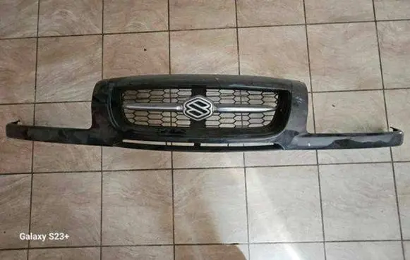 Suzuki Grand Vitara I Front grill 7211165DA0