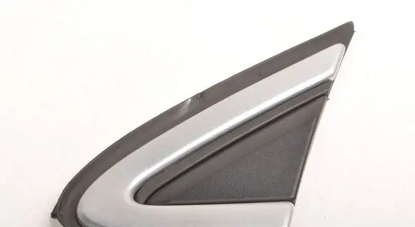 Volvo V40 Front arch trim 