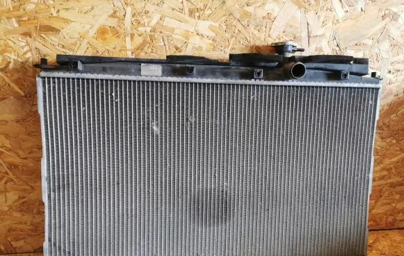 Hyundai Santa Fe Coolant radiator CM185T2