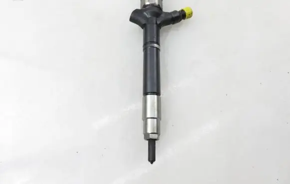 Toyota RAV 4 (XA30) Fuel injector 236700R020