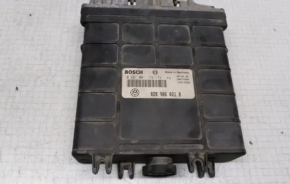 Volkswagen PASSAT B4 Engine control unit/module 028906021B 0281001172 0281001173