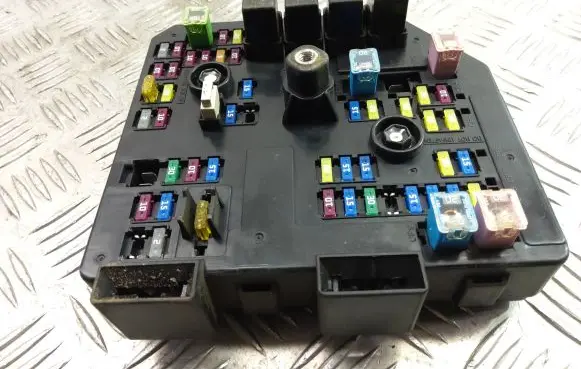 Chevrolet Captiva Fuse module 95903657
