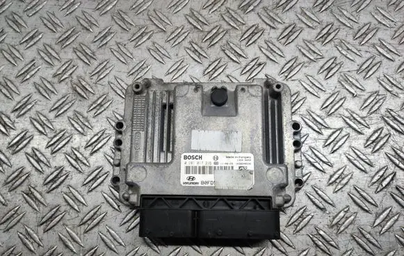 Hyundai i30 Engine control unit/module 0281017215 1039S48336