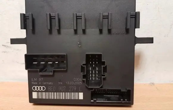 Audi A4 S4 B7 8E 8H Comfort/convenience module 8E0907279L