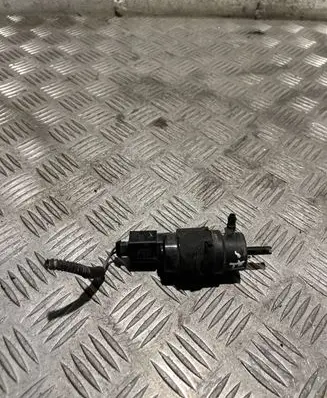 Audi A7 S7 4G Windscreen/windshield washer pump 8K5955647