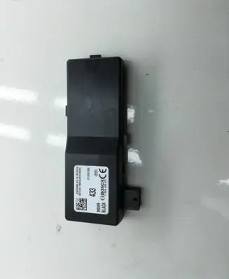 Opel Insignia A Door central lock control unit/module 13501980