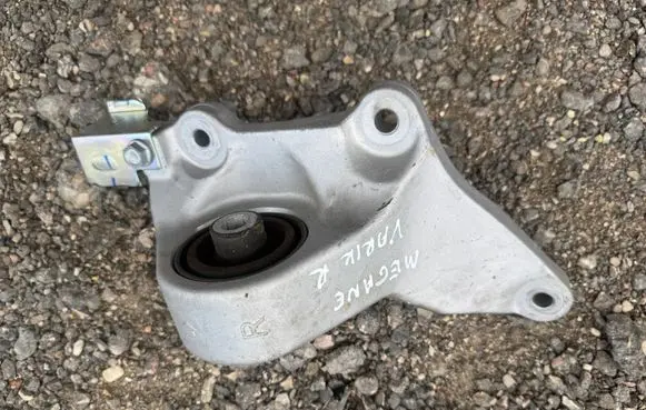 Renault Megane E-Tech Engine mount bracket 20240924A
